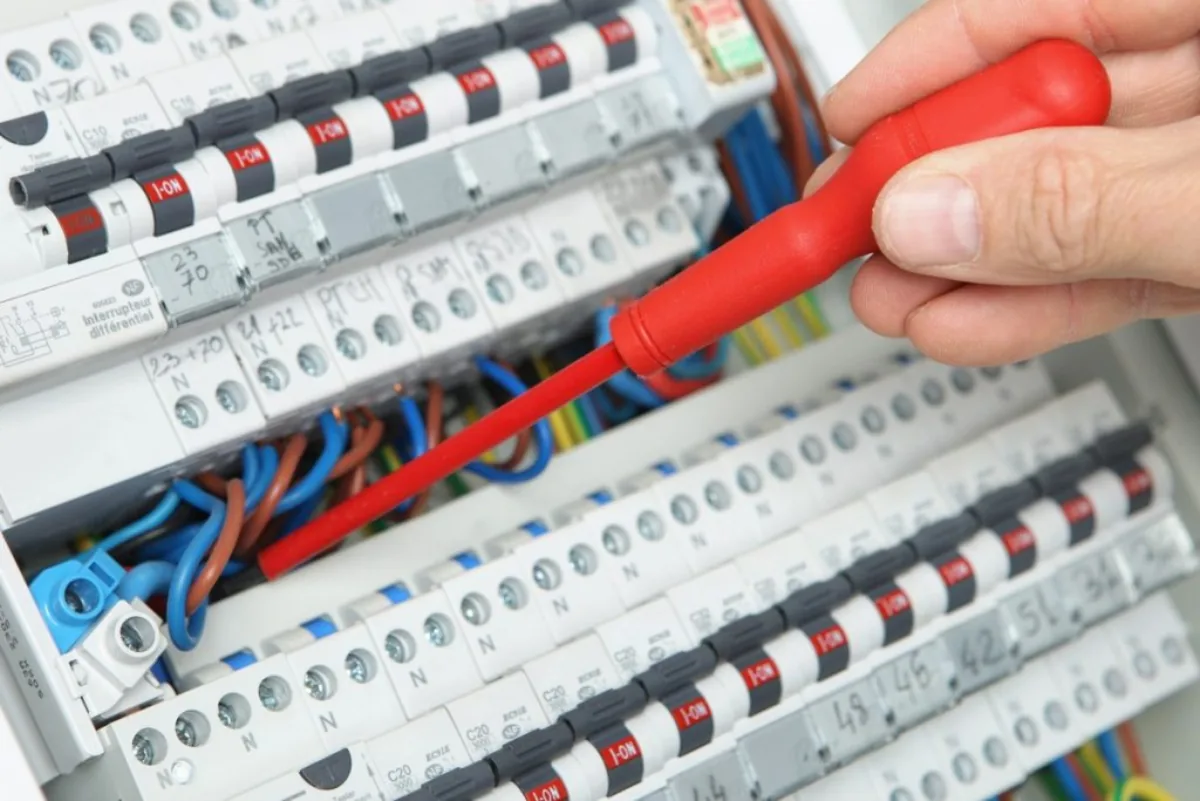 SOS électricien 24h/24 et 7j/7 à Nanterre SOS électricien 24h/24 et 7j/7 à Nanterre